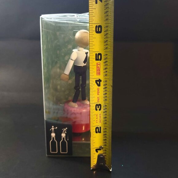 Wasted Bottle Stopper by the brand OTOTO - Picture 6 of 7